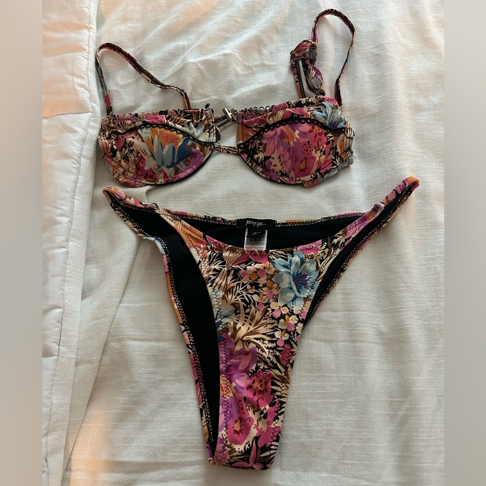 Nasty Gal Floral Underwire Bikini Set Size 10